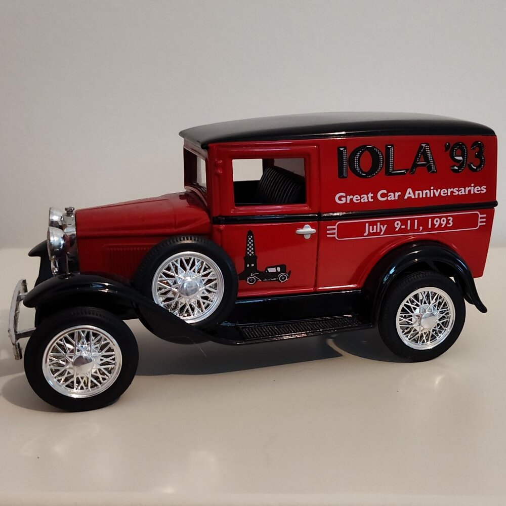 Liberty Classics Ford Model A Delivery Van locking coin bank, like new condition